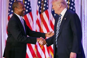 Bộ trưởng da màu đầu tiên trong nội các của Trump là ai? Bộ trưởng da màu đầu tiên trong nội các của Trump là ai?