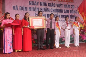 Nghệ An: Trường THCS Kim Liên (Nam Đàn) đón nhận Huân chương Lao động hạng 3