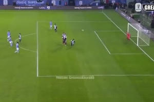 [Clip]: Siêu phẩm sút phạt của Danilo Cataldi trong trận tranh Siêu cup Italia