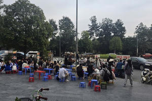 Lấn chiếm lòng đường, vỉa hè tại phường Phú Diễn: Bức xúc cộng đồng và nỗ lực lập lại trật tự đô thị của Hà Nội Lấn chiếm lòng đường, vỉa hè tại phường Phú Diễn: Bức xúc cộng đồng và nỗ lực lập lại trật tự đô thị của Hà Nội