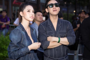 Jolie Nguyễn diện đồ đôi cùng Hứa Vĩ Văn dự sự kiện Jolie Nguyễn diện đồ đôi cùng Hứa Vĩ Văn dự sự kiện
