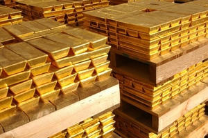 Giá vàng hôm nay 22/12: Đồng USD hứng rủi ro, giá vàng vọt tăng