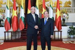 Thủ tướng Nguyễn Xuân Phúc hội kiến Tổng thống Myanmar