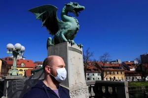 Quốc gia châu Âu đầu tiên tuyên bố hết dịch Covid-19