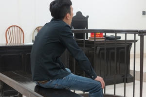 Chém đứt tai người khác vì nghe vợ bị động chạm “vùng cấm”