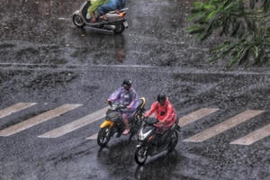 Đêm nay, nhiều khu vực trên cả nước có mưa rất to