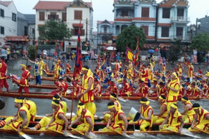 Hà Nội: Hàng nghìn người đội mưa cổ vũ hội bơi Đăm