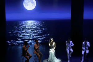 Nhật Huyền gây “choáng” khi “trình làng” một ca khúc- ba phiên bản