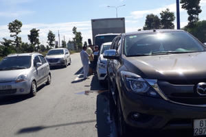 Bình Dương: Tai nạn liên hoàn giữa 3 ô tô