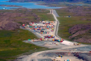 Canada hoãn bán mỏ vàng cho Trung Quốc