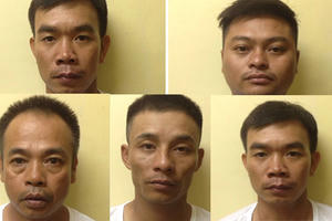 Hà Nội: Bắt 5 đối tượng thu tiền bảo kê khai thác cát trên sông Hồng