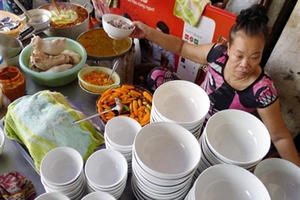 'Bún chửi' phố cổ xuất hiện trên truyền hình Mỹ 'Bún chửi' phố cổ xuất hiện trên truyền hình Mỹ