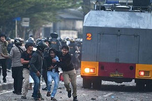 Bạo lực bùng nổ tại Indonesia, ít nhất 6 người thiệt mạng