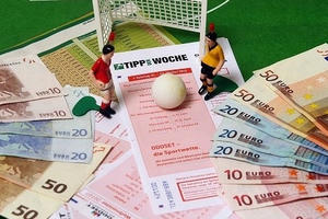 Cùng đi tù vì giúp chủ quán cà phê ghi tỷ số