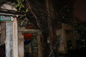 Hà Nội: Cột điện phát nổ, hàng trăm hộ dân "bốc hỏa" trong đêm