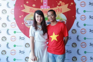 Vua đầu bếp Minh Nhật bán bánh mì “Chị Dậu” bảo trợ người nghèo