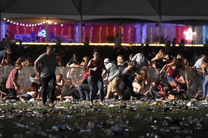 Xả súng đẫm máu tại Mỹ, hơn 50 người chết, hơn 400 người bị thương Xả súng đẫm máu tại Mỹ, hơn 50 người chết, hơn 400 người bị thương