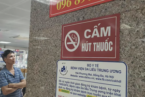 Đề xuất áp dụng “phạt nguội” đối với hành vi hút thuốc lá nơi công cộng