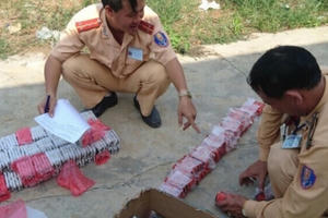 Nghệ An: Thu giữ hàng ngàn điện thoại di động nhập lậu