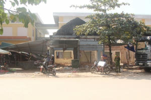 Vụ sập chợ ở Quảng  Bình: Đơn vị thi công “cầm đèn chạy trước ô tô”?