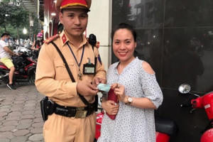 Quên thẻ ATM, người phụ nữ may mắn nhận lại được hơn trăm triệu đồng