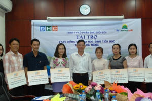 Đà Nẵng: Trao gần 3.000 chiếc đồng hồ cho các trường tiểu học