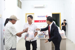 Khách hàng trúng Jackpot tặng 600 phần quà từ thiện tại Khánh Hòa và Kon Tum