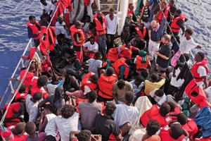 Hải quân Libya cứu 200 người di cư bất hợp pháp ở vùng biển ngoài khơi