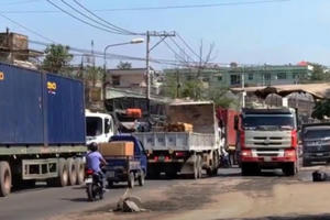 Xử lý tài xế xe ben chống người thi hành công vụ ở Bình Dương