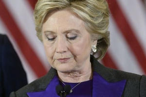 Bà Clinton nói gì trong lần xuất hiện đầu tiên sau cuộc bầu cử