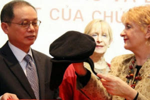 Những kỷ vật mang ân tình của Chủ tịch Hồ Chí Minh với bạn bè quốc tế