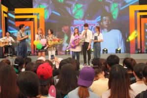 Khởi My, Kelvin Khánh "quậy tung" nhà hàng Bữa trưa vui vẻ