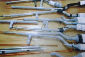 Hà Nội: Mâu thuẫn với bạn thân, dùng súng tự chế để giải quyết Hà Nội: Mâu thuẫn với bạn thân, dùng súng tự chế để giải quyết