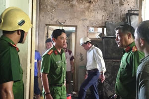 Đà Nẵng: Cháy kho chứa hàng vàng mã trong chợ Hòa Khánh do tàn thuốc lá