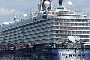 Cặp đôi bị đuổi khỏi du thuyền vì “làm chuyện ấy” quá ồn ào