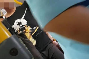 Hà Nội: Lại phát hiện người đàn ông thủ dâm sau lưng 2 cô gái trên tuyến buýt 01