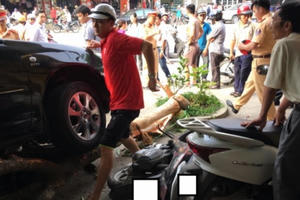 Thanh Hóa: Đạp nhầm chân ga, xe ô tô gây tai nạn nghiêm trọng