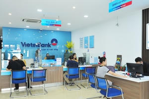 Hé lộ mức lương "khủng" của sếp Vietinbank