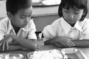 Bếp ăn ấm tình thầy trò của hiệu trưởng thân mang trọng bệnh Bếp ăn ấm tình thầy trò của hiệu trưởng thân mang trọng bệnh