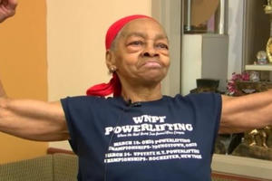 Đột nhập nhầm nhà, tên trộm bị cụ bà 82 tuổi đánh nhừ tử