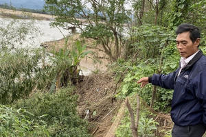 Sạt lở “bao vây” Quảng Ngãi