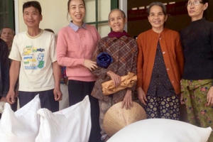 Hàng dự trữ quốc gia đã kịp thời đến với người dân vùng lũ Hàng dự trữ quốc gia đã kịp thời đến với người dân vùng lũ