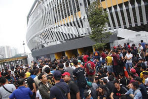 Mua vé trận chung kết: Hàng nghìn CĐV xếp hàng qua đêm tại thủ đô Kuala Limpur