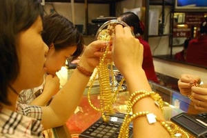 Giá vàng hôm nay 26/6: Giậm chận tại chỗ