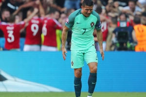 Tổng hợp những tình huống "khó đỡ" sau vòng bảng Euro 2016