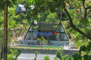 Cận cảnh tổ hợp công trình "khủng" xây dựng trái phép trên đất vườn tại Ba Vì