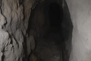 Đào hầm sang nhà hàng xóm để tiện vụng trộm, bị chồng nhân tình bắt quả tang