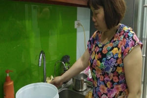 Hà Nội: Cư dân Rice City Linh Đàm khốn khổ vì mất nước kéo dài