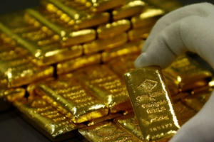 Giá vàng hôm nay 23/5: Chặn đứng đà lao dốc