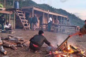 Khánh Hòa: Đã liên lạc được với 45 người mắc kẹt trên núi Tà Giang